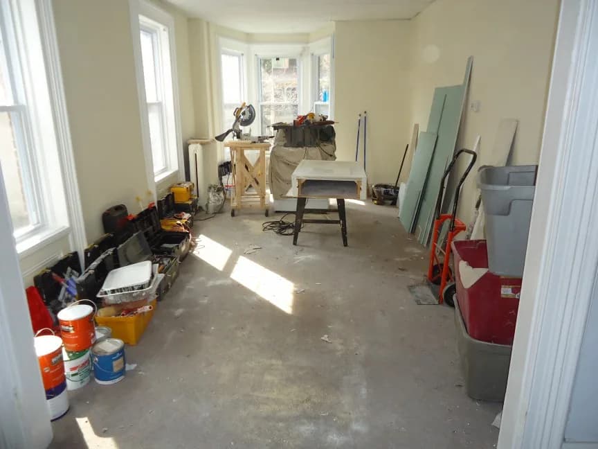 Photo d'intérieur existant utilisée comme source pour un test de rénovation Rendair